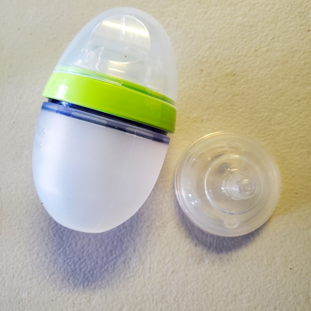 Comotomo Bottle with xtra nipple and lid